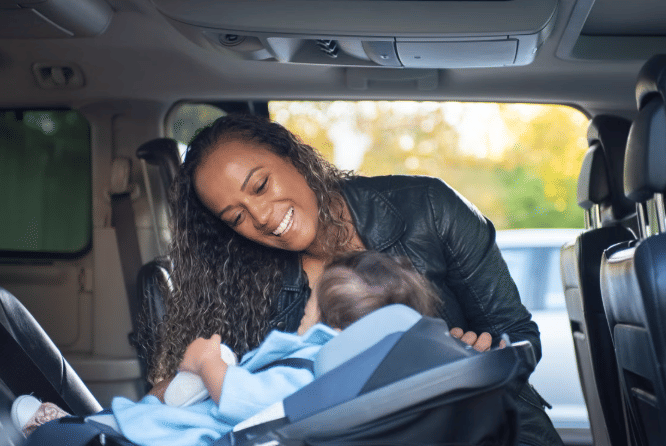 5 Cara Memasang Bayi di Car Seat dengan Benar, Harus Hati-hati ya!
