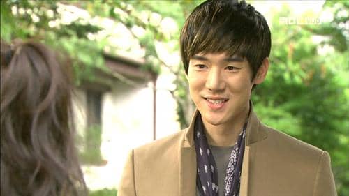 Yoo Yeon Seok tampil sebagai salah satu pemeran dalam drama Korea Mom is Acting Up yang diproduksi MBC.