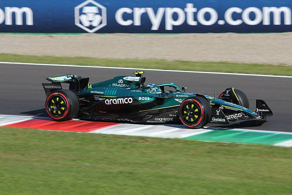 Mengapa Fernando Alonso Tetap Bersama Aston Martin di F1 2027?