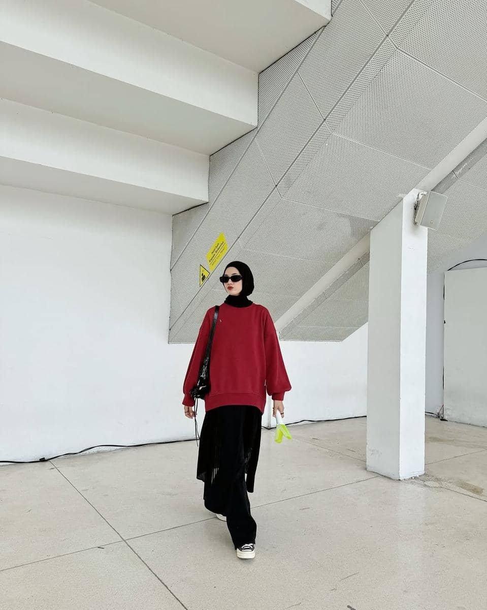 ide padu padan sweater ala Rania Sukandari