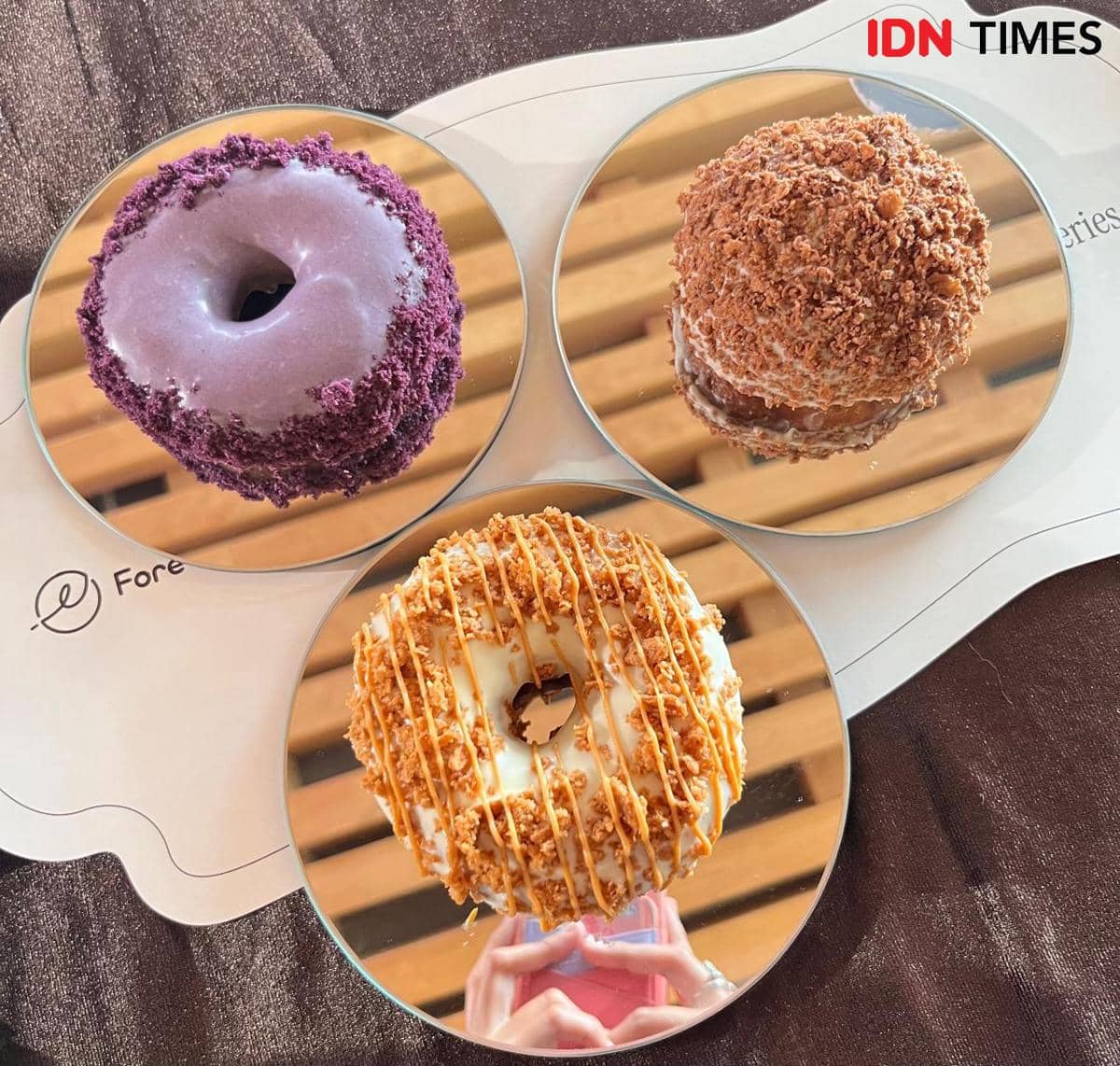 Potret menu Fore Donut Crumbs & Crunch Series