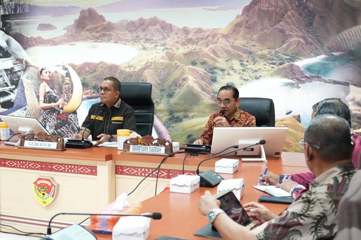 Gubernur NTT Melki Laka Lena memimpin rapat dengan perguruan tinggi terkait penanganan gempa di Flores.
