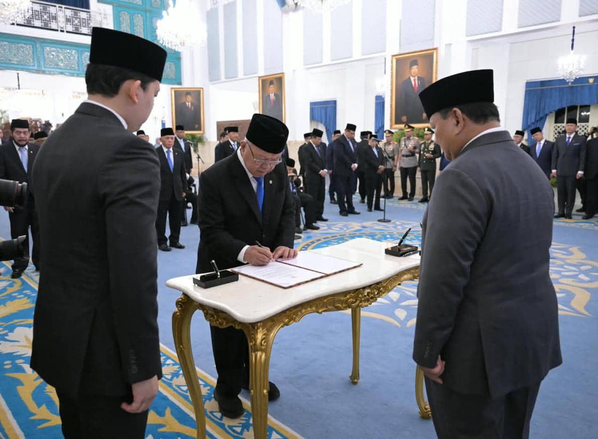 Presiden Prabowo Subianto melantik 26 anggota Dewan Pertimbangan Presiden (Wantimpres) (dok. Sekretariat Presiden)