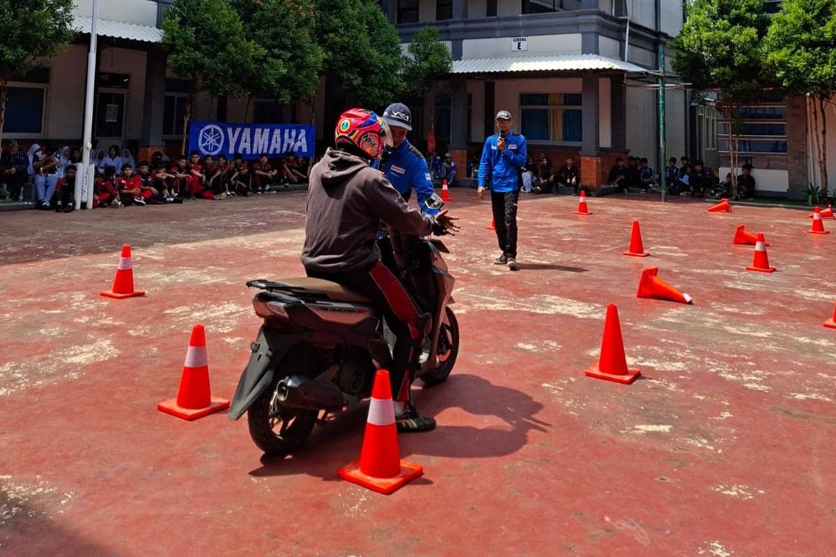 Yamaha Bawa Edukasi Teknologi dan Safety Riding ke SMK