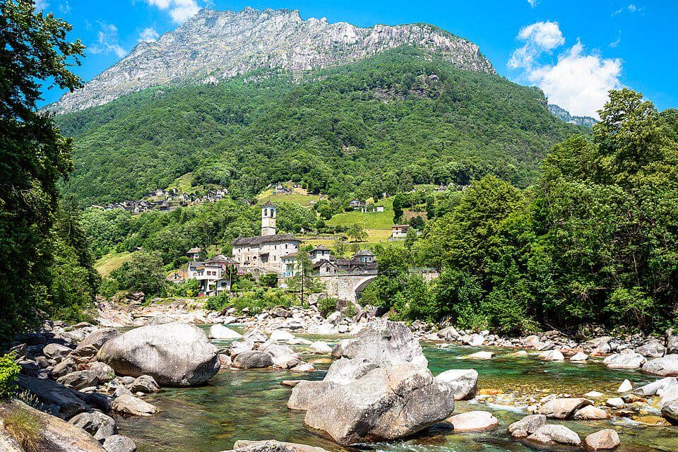 Desa Lavertezzo di Swiss