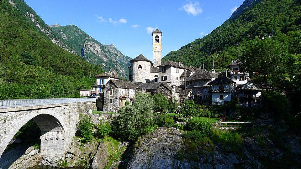 Desa Lavertezzo di Swiss