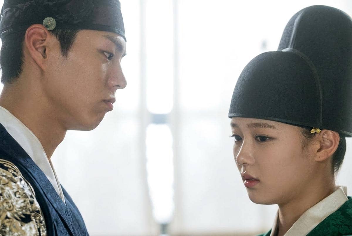Cuplikan adegan dari drama Korea Love in the Moonlight yang diunggah melalui kanal YouTube KOCOWA TV.