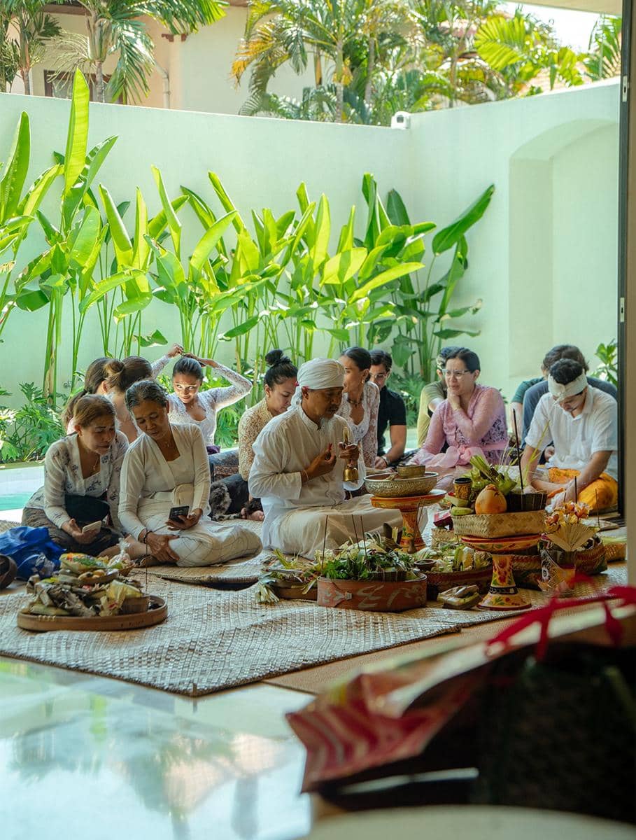 Luna Maya mengadakan upacara melaspas untuk rumah barunya