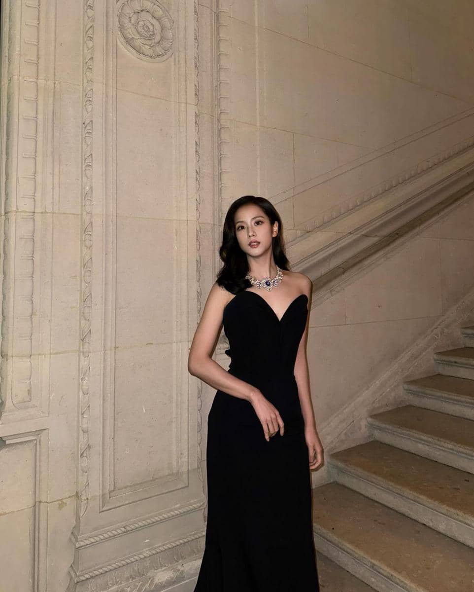 Potret Jisoo BLACKPINK yang diunggah melalui akun Instagram @sooyaaa__ sebagai sumber dokumentasi artikel ini.