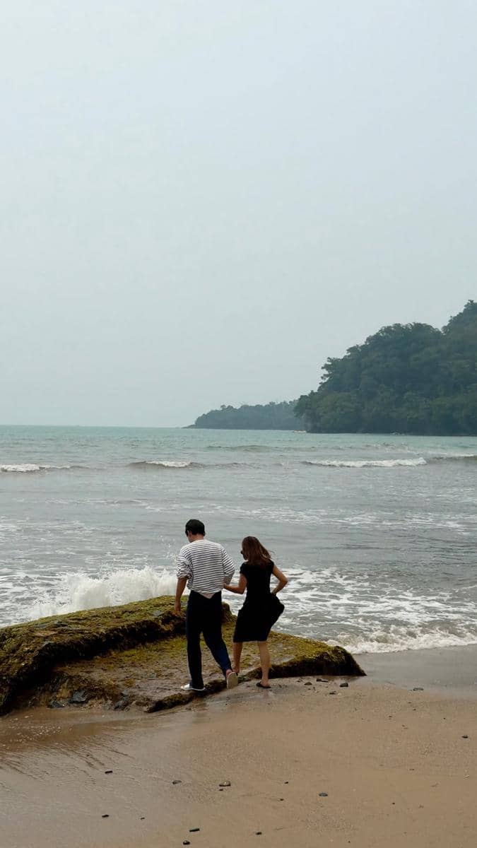 Na Daehoon ajak anak keduanya liburan di Kota Padang