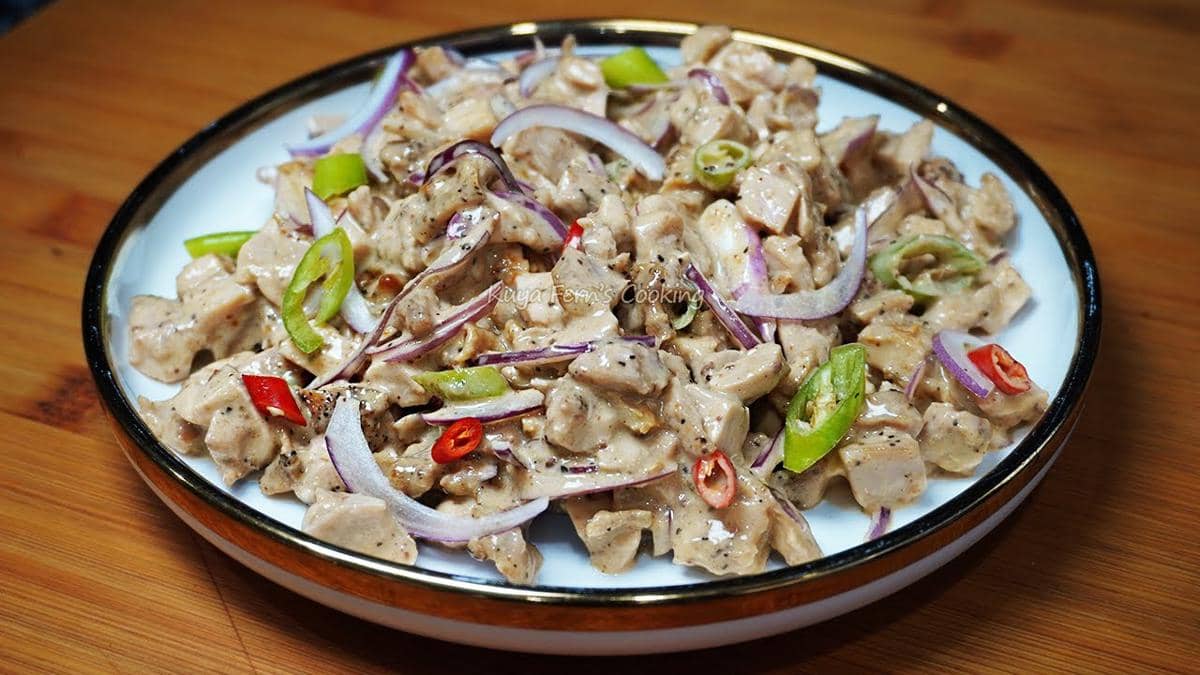 Resep Chicken Dinakdakan, Salad Ayam Panggang Asam Pedas Khas Filipina