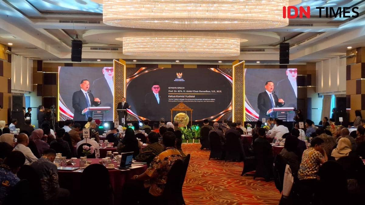 Suasana diskusi publik yang digelar KY RI di Hotel Aston, Jalan Sultan Hasanuddin, Kecamatan Makassar, Kota Makassar, Sulawesi Selatan (Sulsel), Kamis (1/10/2026). IDN Times / Darsil Yahya