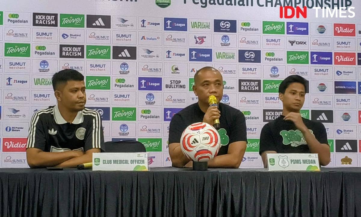 Pelatih PSMS Eko Purdianto dan pemain Pramudya berbicara dalam konferensi pers menjelang laga melawan Persikad.