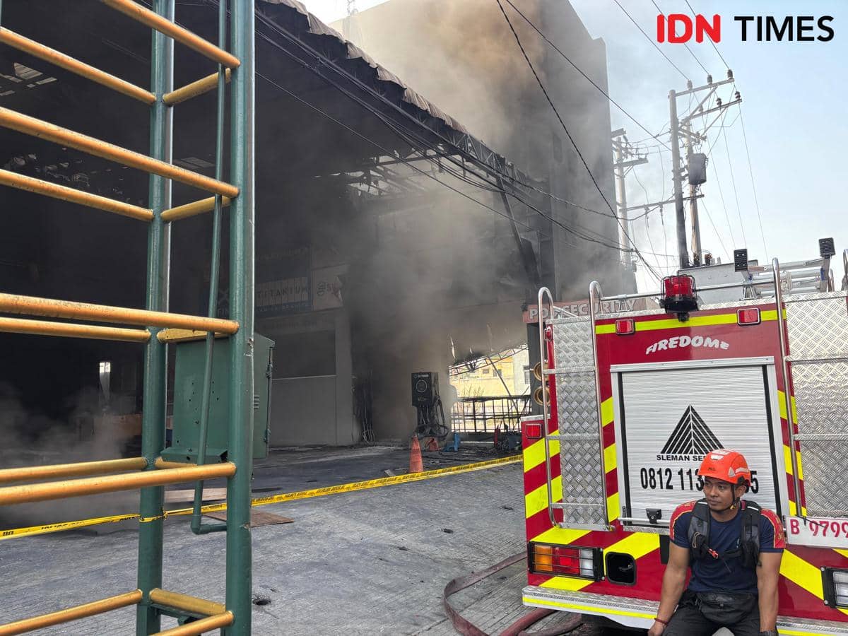 Kondisi Transhome pasca kebakaran, Jumat (2/10/2026) pagi. (IDN Times/Herlambang Jati Kusumo)