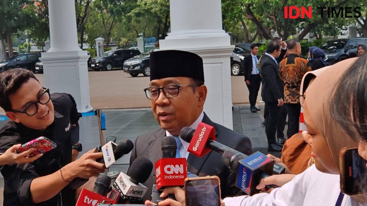 Mantan Menko PMK, Pratikno hadir di Istana Kepresidenan, Jakarta, Jumat (2/10/2026). (IDN Times/Ilman Nafi'an)