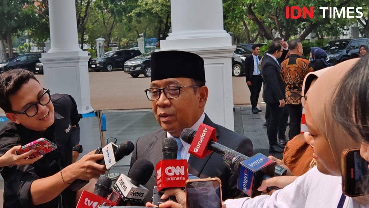 Mantan Menko PMK, Pratikno hadir di Istana Kepresidenan, Jakarta, Jumat (2/10/2026). (IDN Times/Ilman Nafi'an)