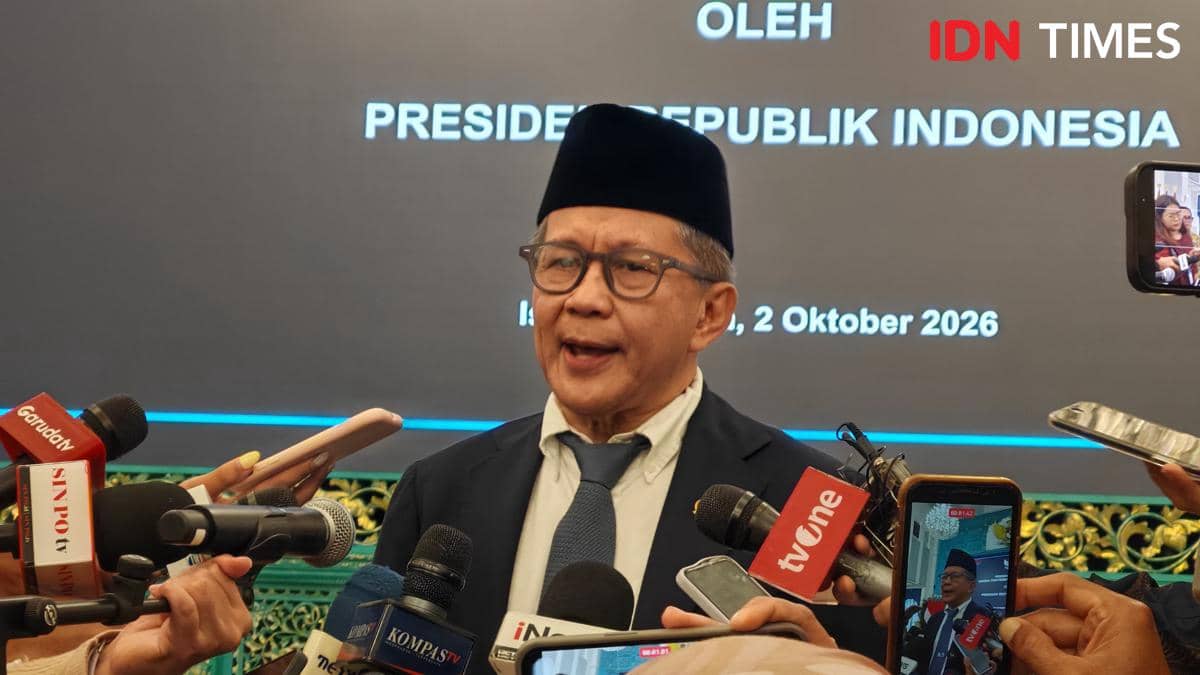 Pelantikan Rocky Gerung sebagai anggota Watimpres di Istana Merdeka, Jumat (2/10/2026). (IDN Times/Ilman Nafi'an)