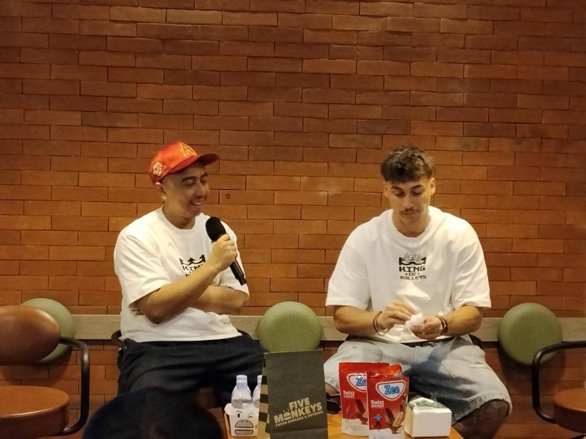 Matt Kiatipis berpose saat menyambangi Indonesia untuk meramaikan ajang kompetisi basket King of Ballers.