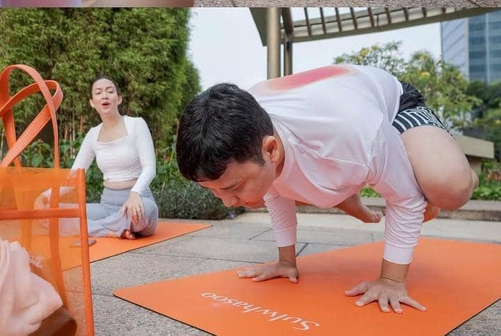 Rangga Moela pertama kali belajar yoga