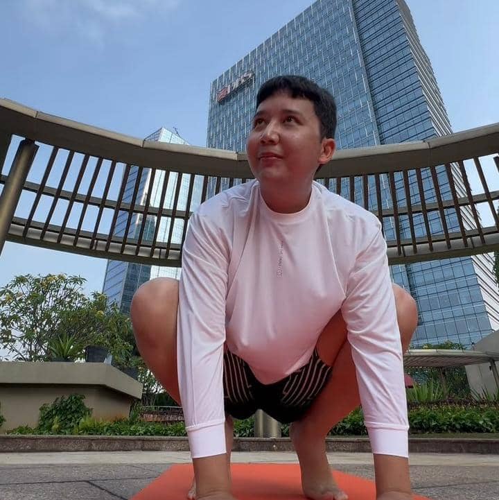 Rangga Moela pertama kali belajar yoga