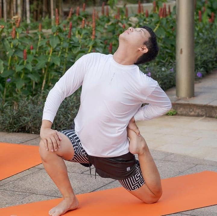 Rangga Moela pertama kali belajar yoga