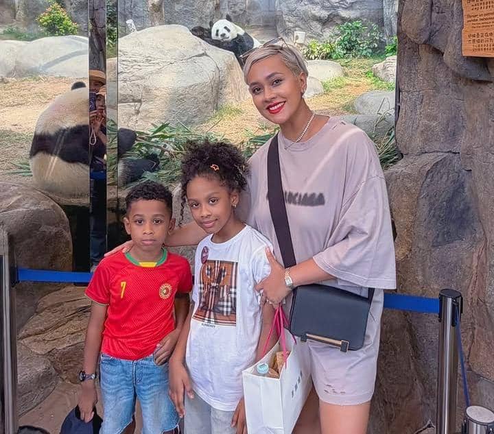 Kimmy Jayanti dan anak-anak jalan-jalan di Ocean Park, Hong Kong
