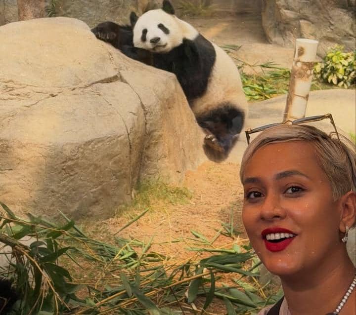 Kimmy Jayanti dan anak-anak jalan-jalan di Ocean Park, Hong Kong