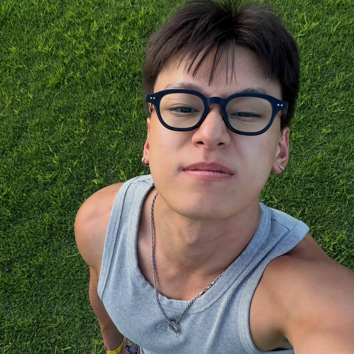 Potret Cha Woo Min, seorang pria berambut gelap, tampil menghadap kamera dalam unggahan Instagram pribadi.
