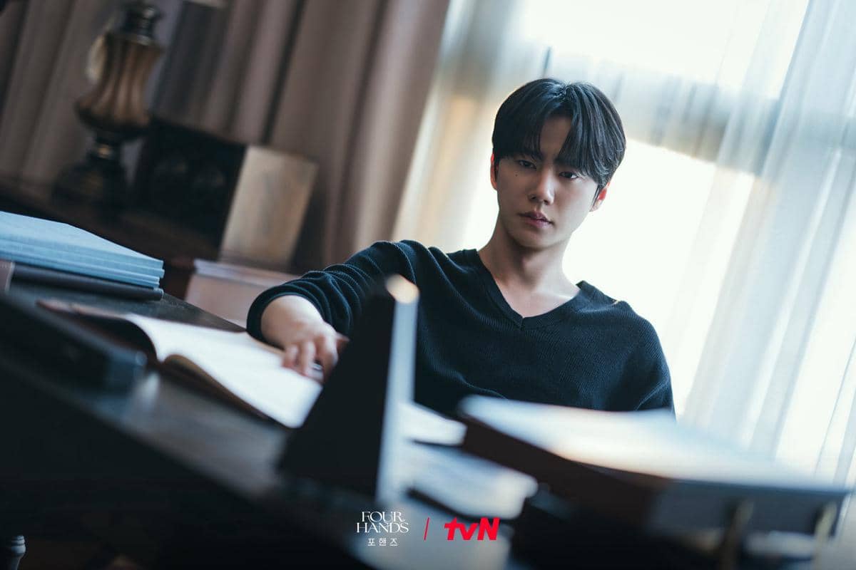 Lee Jun Young di Four Hands, Two Sonatas