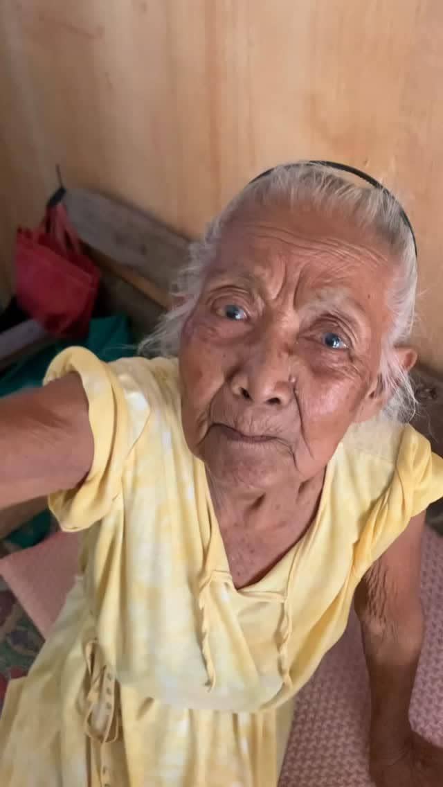Potret Mbah Leginah dalam unggahan yang dibagikan melalui akun Instagram @refidoo sebagai dokumentasi pribadi.