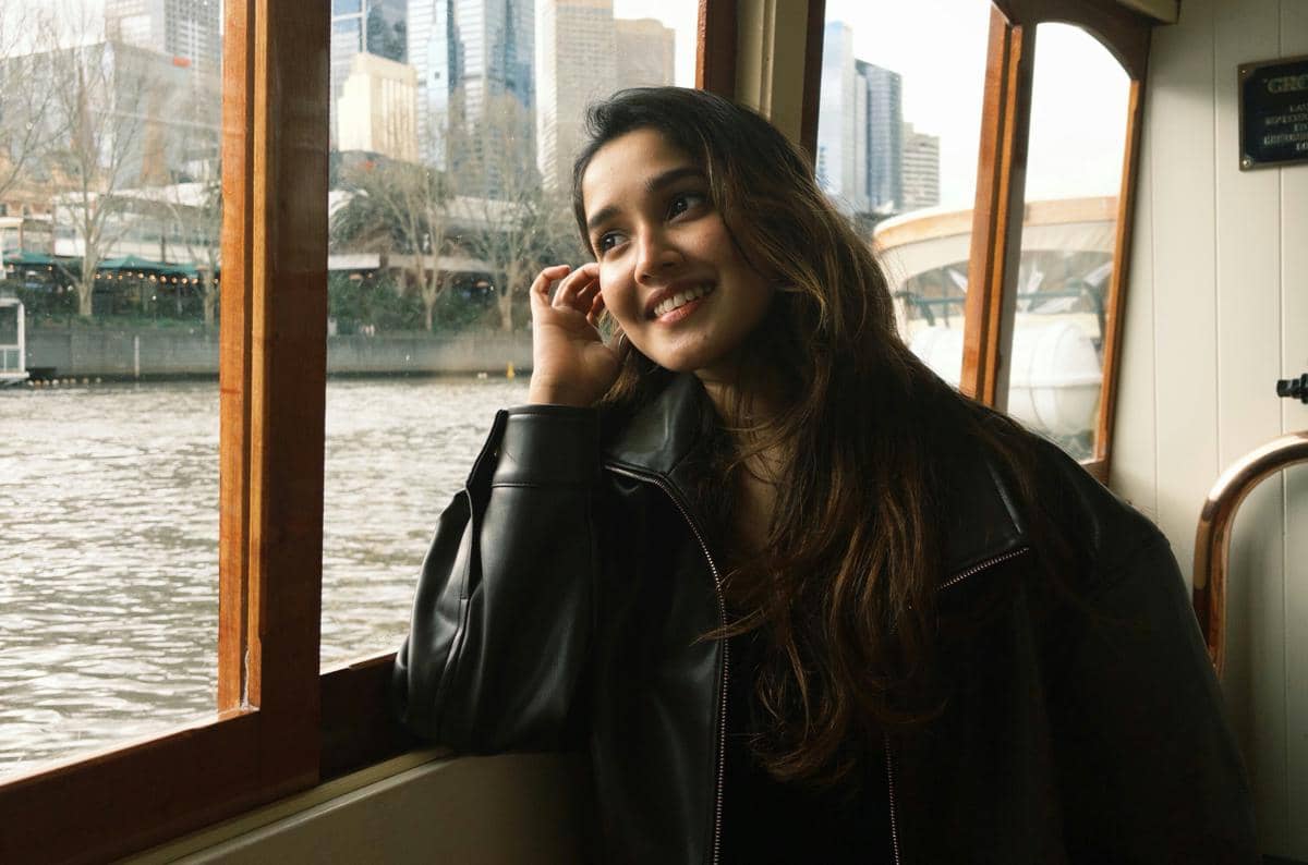 Keseruan Anikha Surendran Traveling ke Melbourne, Awas Mupeng!