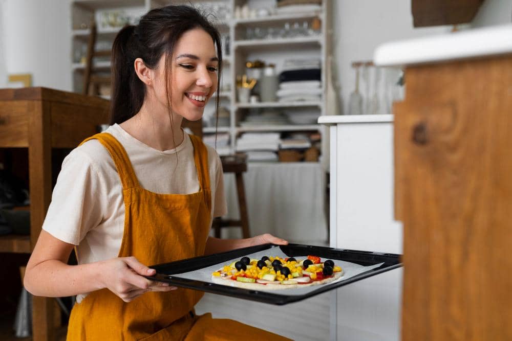 ilustrasi perempuan membuat pizza