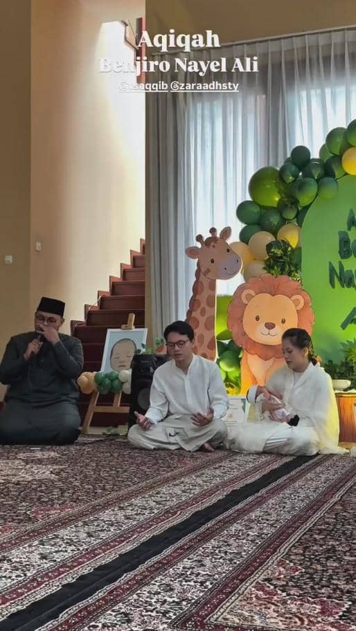 Momen akikah Baby Benji, anak Adhisty Zara, yang dibagikan melalui unggahan akun Instagram zaraadhsty.