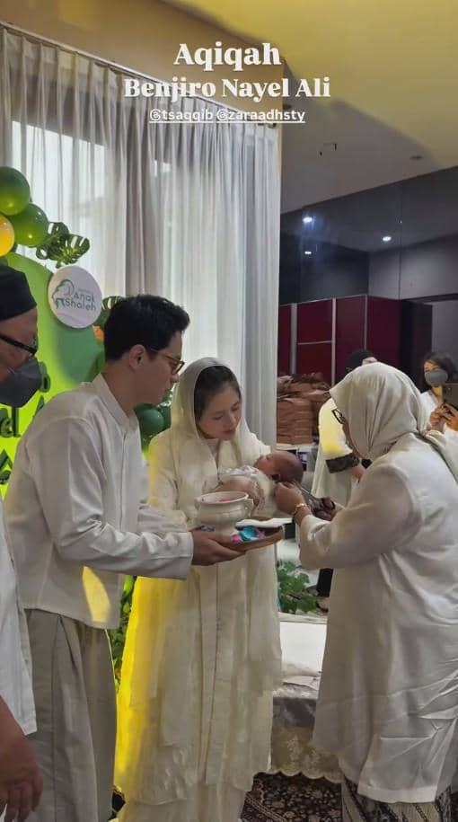 Momen akikah Baby Benji, anak Adhisty Zara, dalam unggahan Instagram @zaraadhsty yang dibagikan kepada pengikutnya.