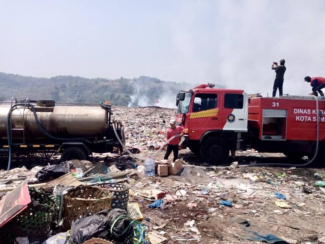 Kebakaran, tpa jatibarang, sampah, damkar