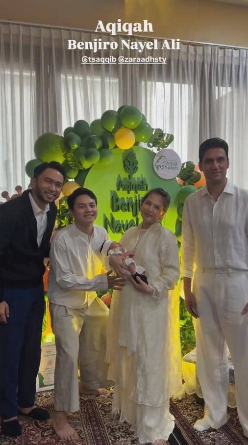 Momen acara akikah Baby Benji, anak Adhisty Zara, yang dibagikan melalui akun Instagram zaraadhsty.