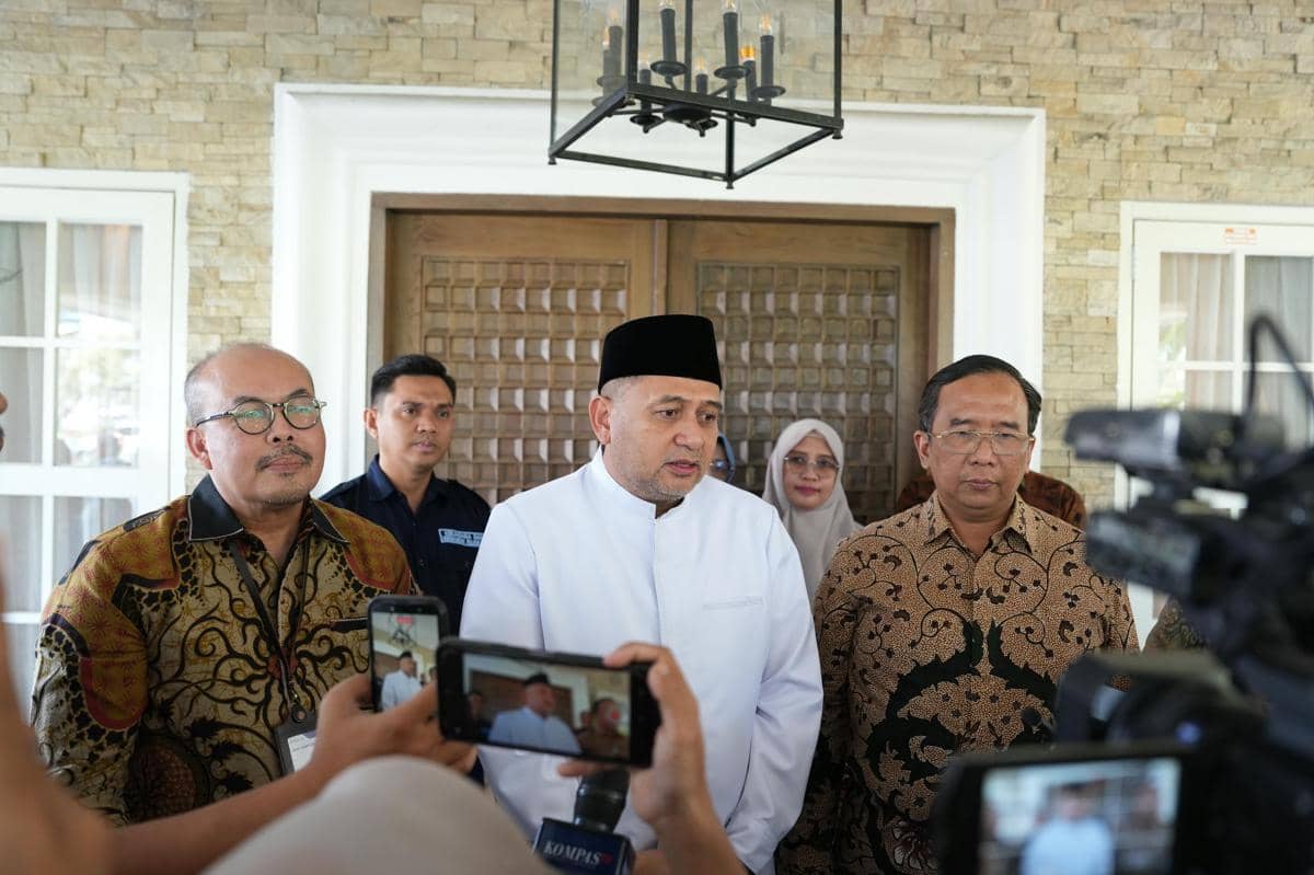 Wali Kota Makassar Munafri Arufiddin usai menjamu Direktur Jenderal Kesehatan Lanjutan Kementerian Kesehatan Azhar Jaya di Rumah Jabatan Wal