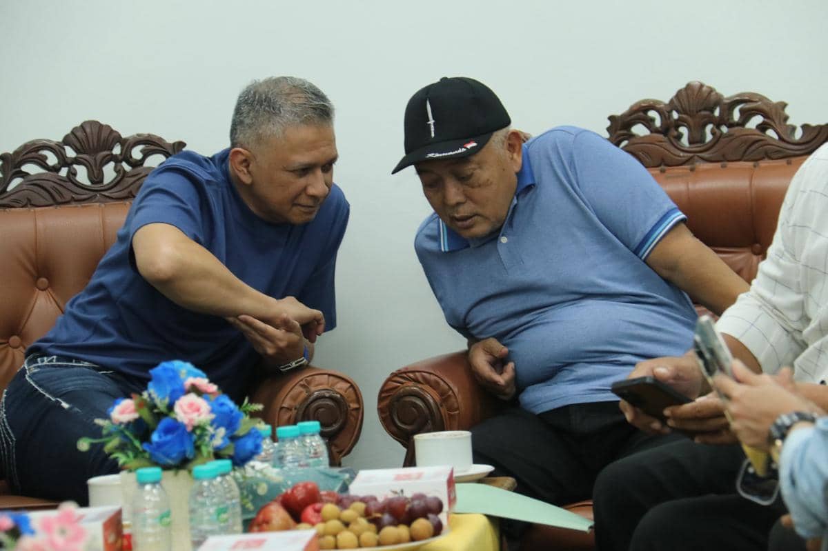 CEO Arema FC Iwan Budianto bertemu Bupati Malang Muhammad Sanusi untuk membahas pengelolaan Stadion Kanjuruhan.