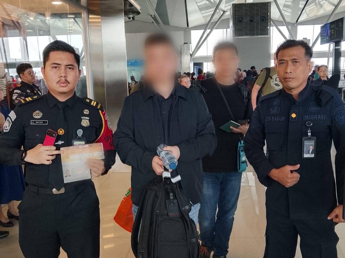 Mencuri di Pesawat, WN Tiongkok Ditolak Masuk ke Indonesia