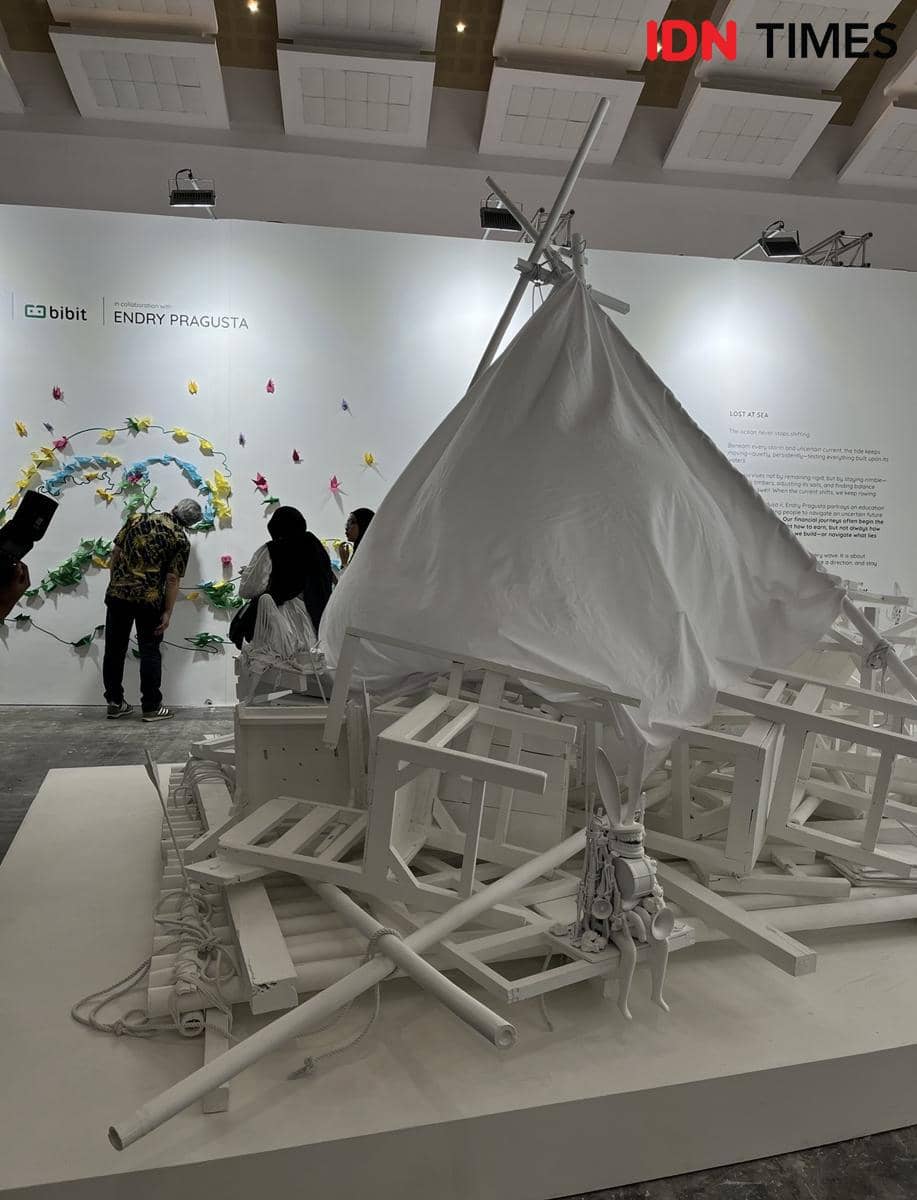 Instalasi Lost at Sea dari Bibit di ArtJakarta, Jiexpo Kemayoran, Jakarta pusat pada 2-4 Oktober 2026 (IDN Times/Nisa Zarawaki)