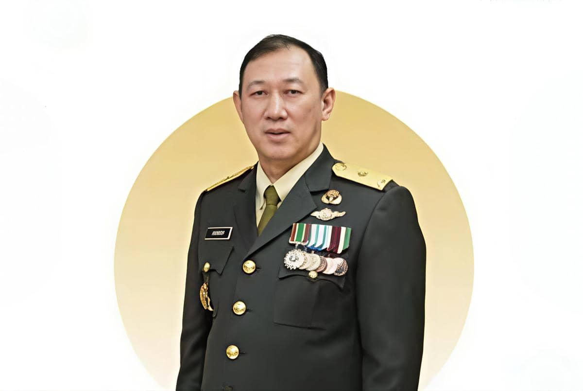 Brigjen TNI Dr. Dr. dr. Jonny, Sp. PD-KGH., dengan berbagai gelar profesional, dalam unggahan Instagram.