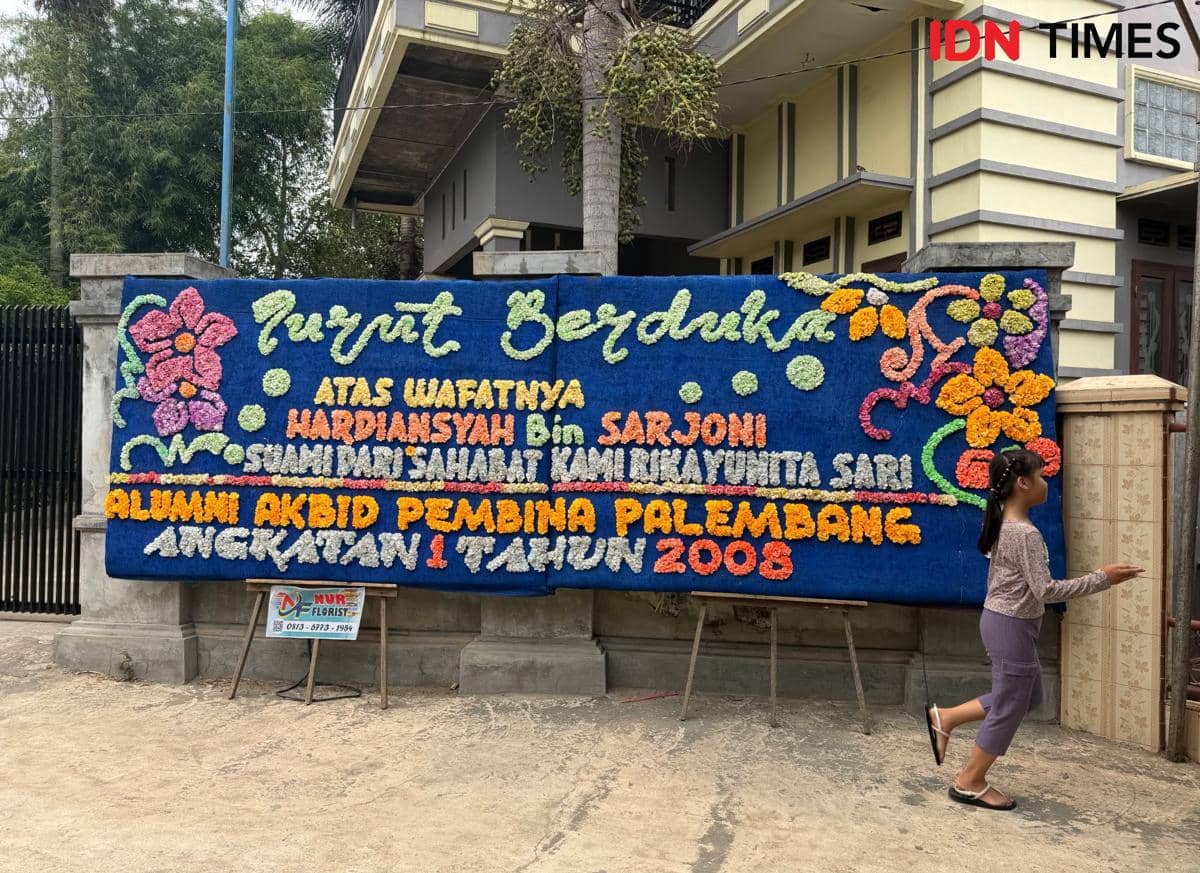 Rika Yunita, istri korban kebakaran lahan, menceritakan penderitaan suaminya yang terdampak peristiwa tersebut.