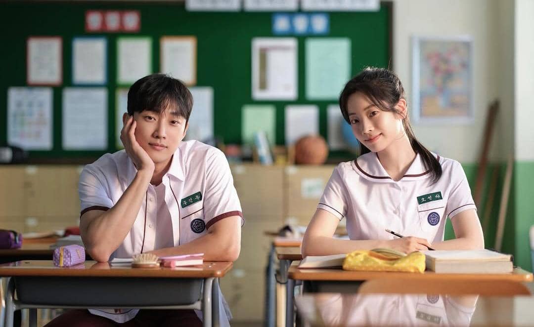 Jung Jin Young dan Dahyun di film You Are the Apple of My Eye