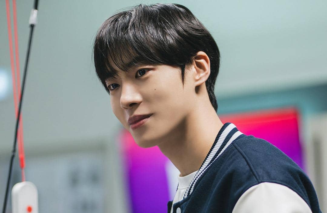 Choo Young Woo di drama Between Steps