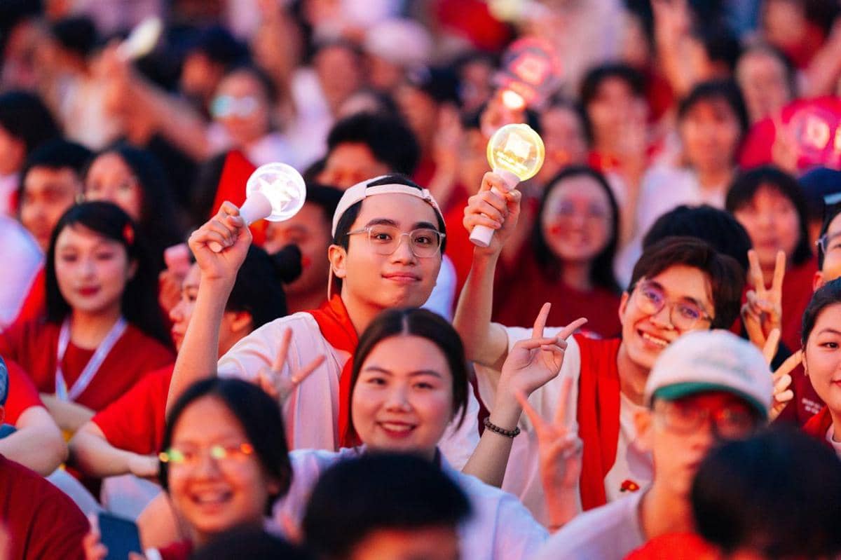 6 Tanda Fans KPop Mengalami Parasocial Relationship dengan Idol