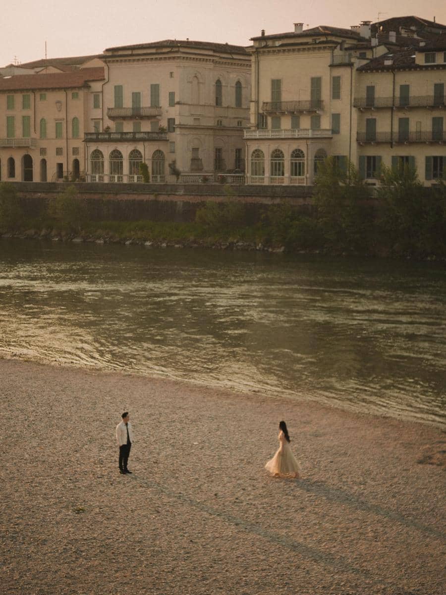 Foto prewedding Gege Elisa dan calon suami di Italia