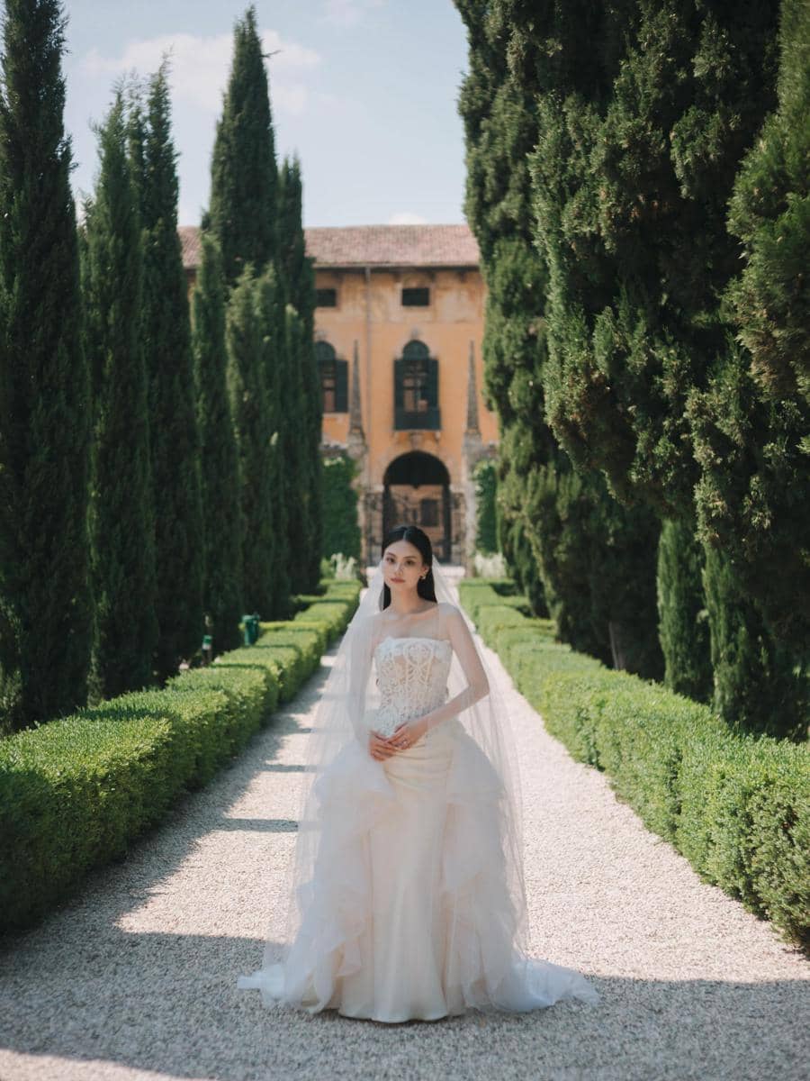 Foto prewedding Gege Elisa dan calon suami di Italia