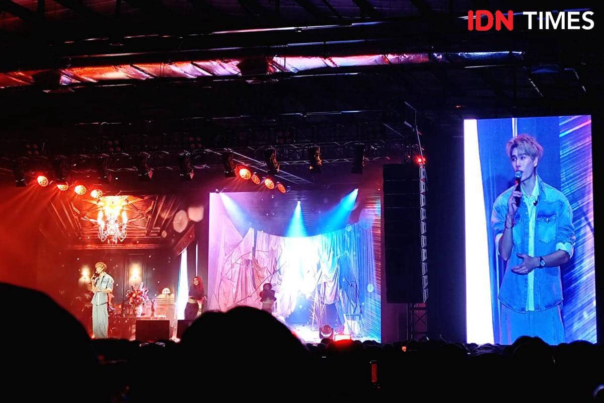 Pertama Kali Fancon di Indonesia, Phuwin: Seneng tapi Deg-degan