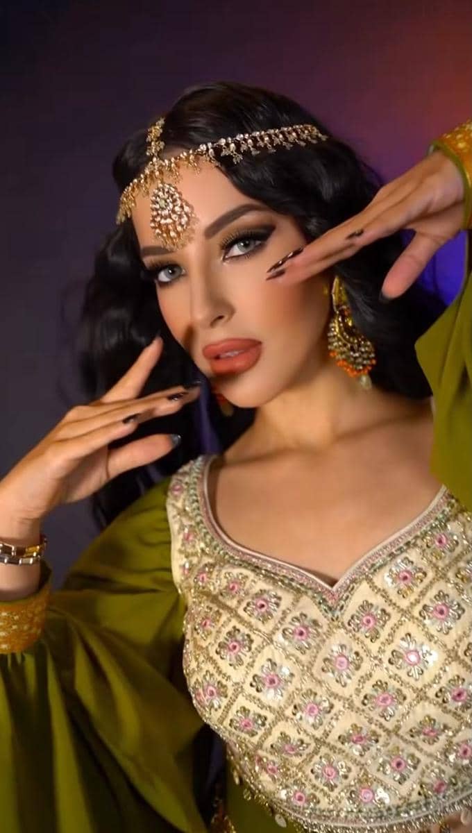 Gaya Tasya Farasya ala Bollywood (instagram.com/tasyafarasya)