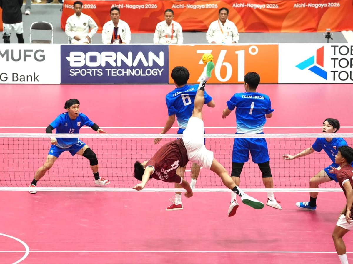 Para pemain tim sepak takraw putra Indonesia berpose bersama setelah kalah pada final Asian Games 2026.